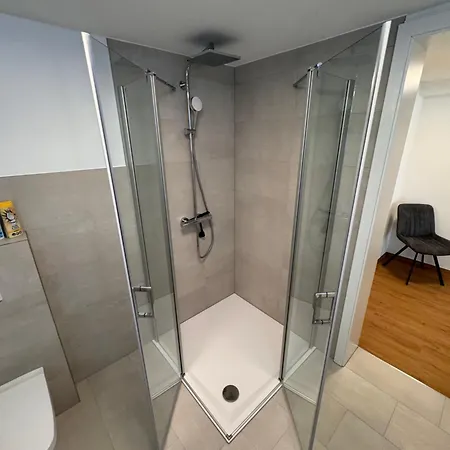 Lägenhet Liebevolle Neubauwohnung Im Souterrain *