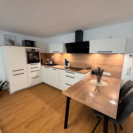 Liebevolle Neubauwohnung Im Souterrain Lägenhet *