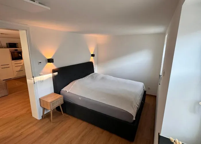 Liebevolle Neubauwohnung Im Souterrain Apartment *